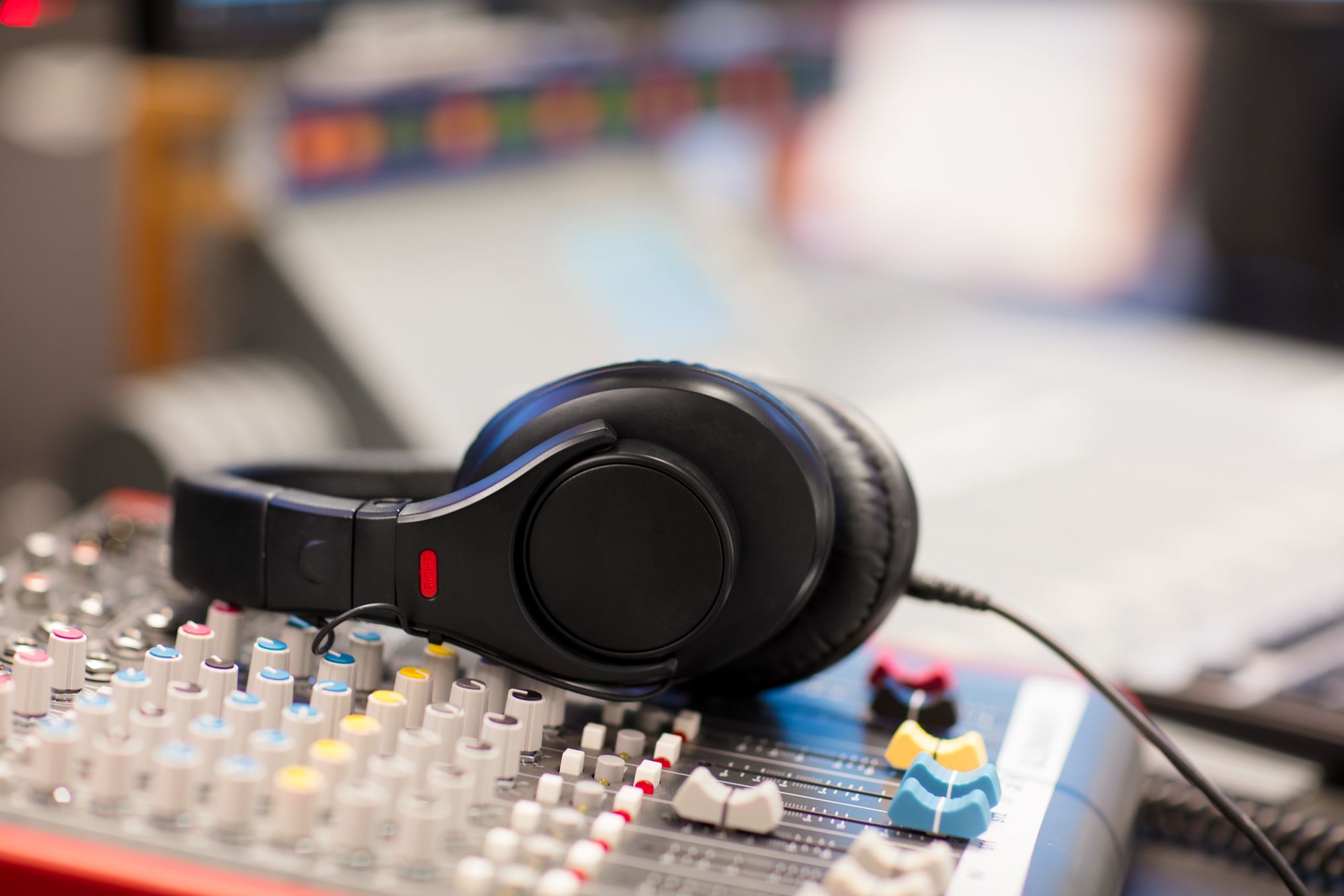 The Ultimate Guide to Selecting Headphones for Radio Broadcasting